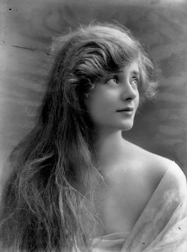 Evelyn Laye by Bassano 1917 | Vintage photography, Vintage photos, Vintage  portraits