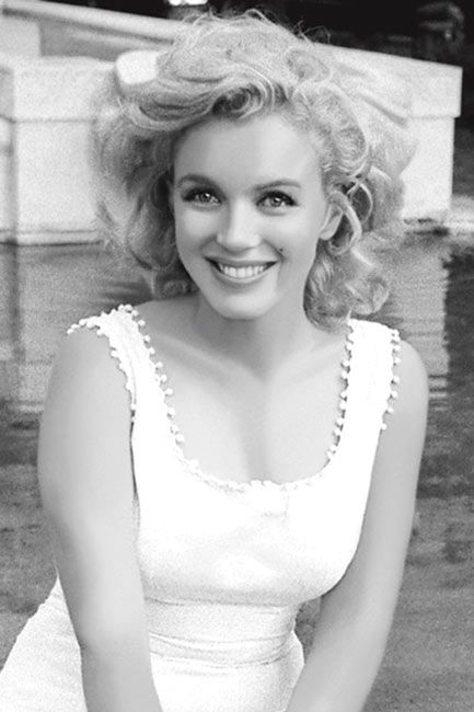 [Image: Marilyn%20Monroe%20angelic%20in%20white.jpg]